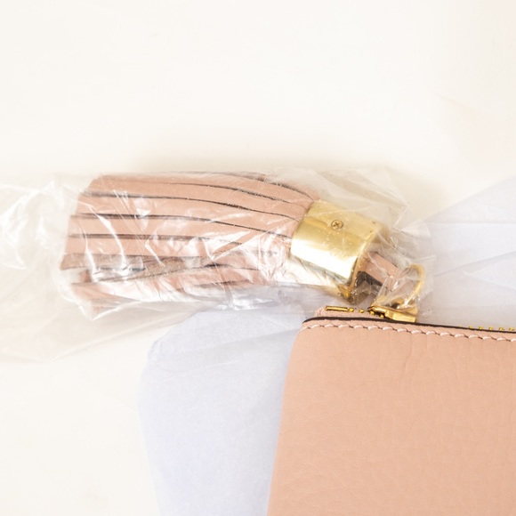 G.I.L.I. Peach fuzz color pebble grain leather monogram pouch bag with letter D - Picture 7 of 13